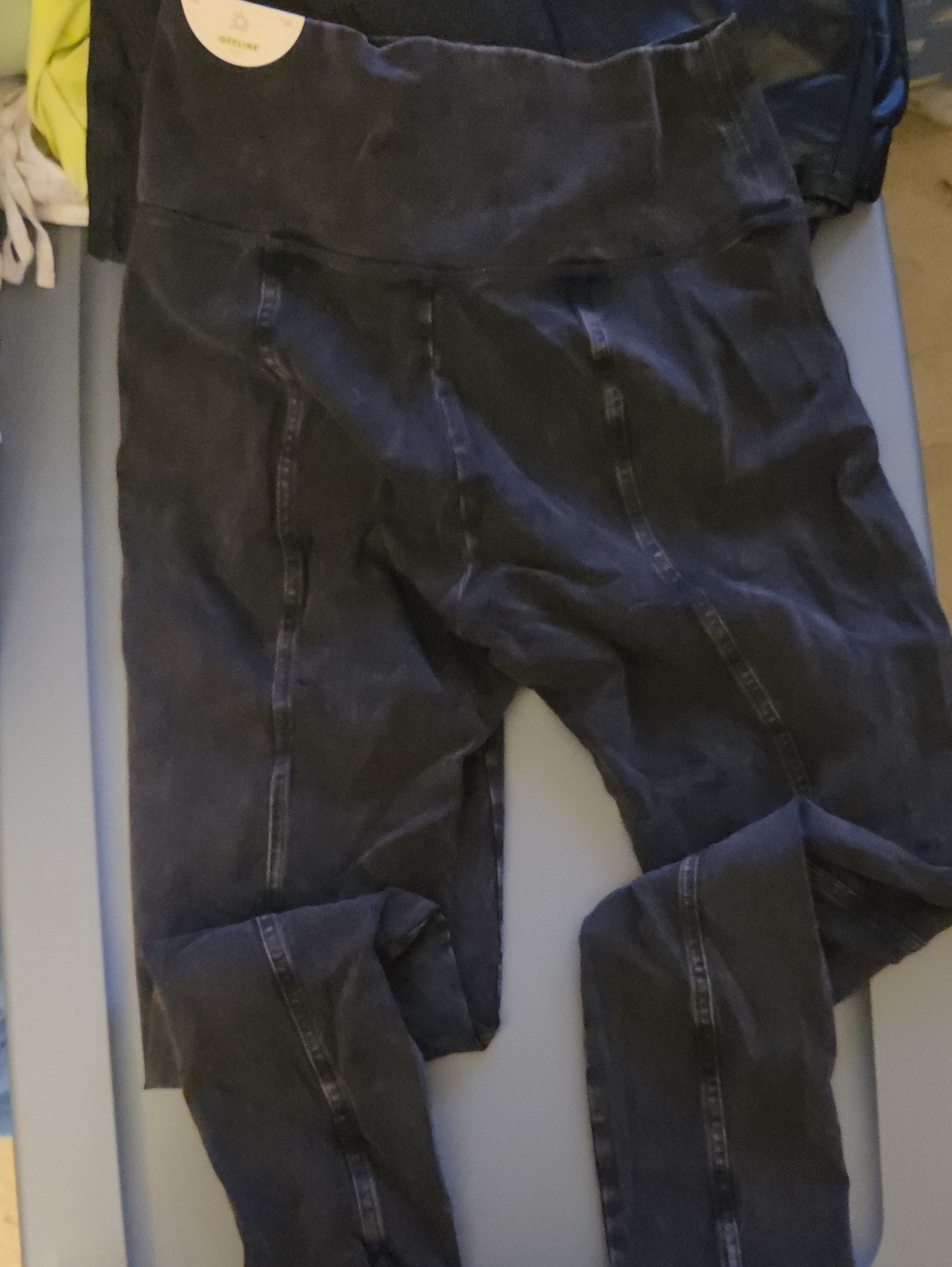 High-Waist Black Leggings with Seam Detailing